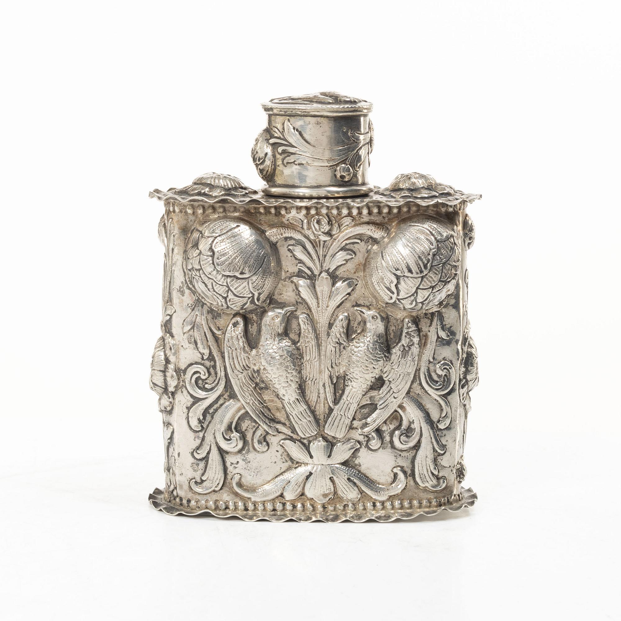 Silver tea caddy with lid, Baroque style, Germany, first half of the 20th century.