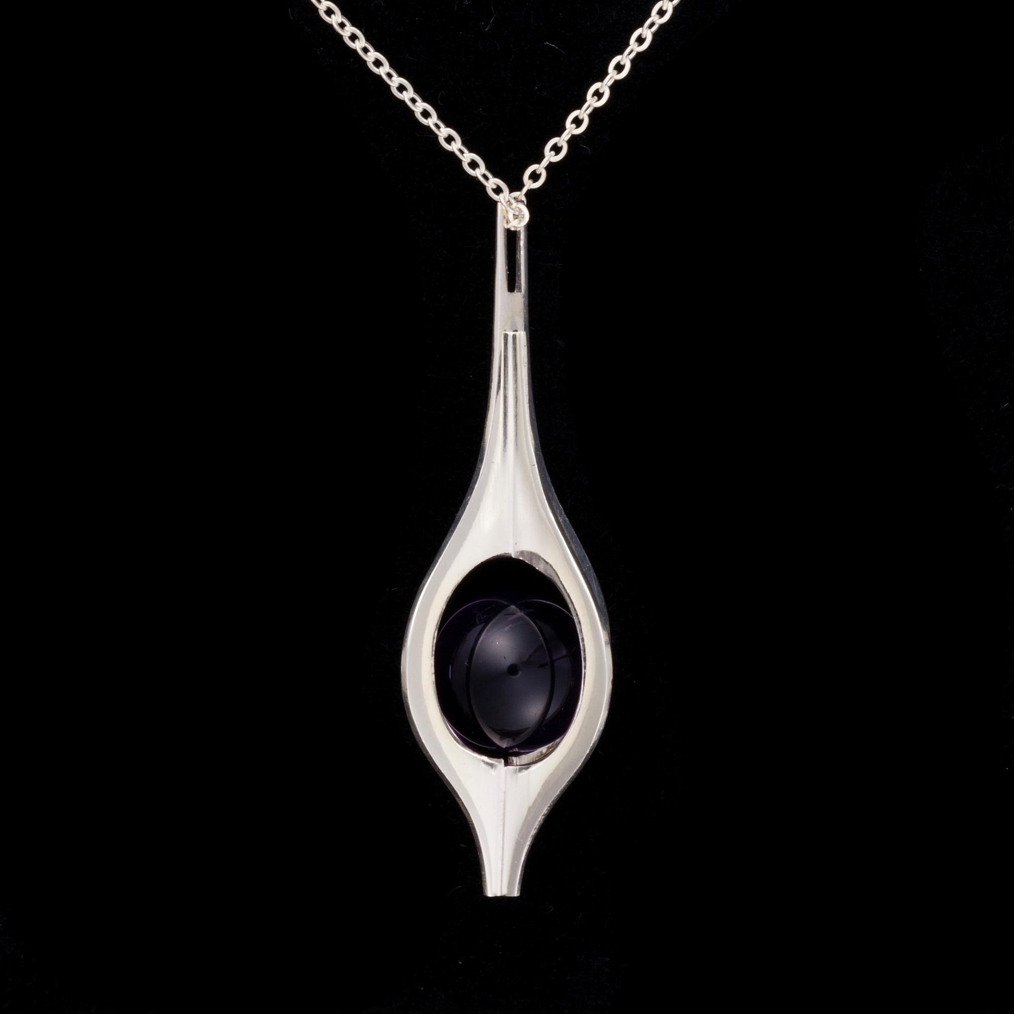 HÄNGE, silver, cabochonslipad ametist, Kalevi Sara, Åbo, 1960-70-tal.