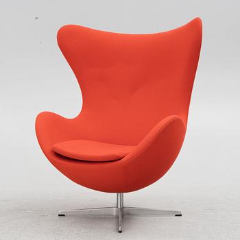 Arne Jacobsen, armchair, "The Egg", Fritz Hansen, Denmark, dated 2000.