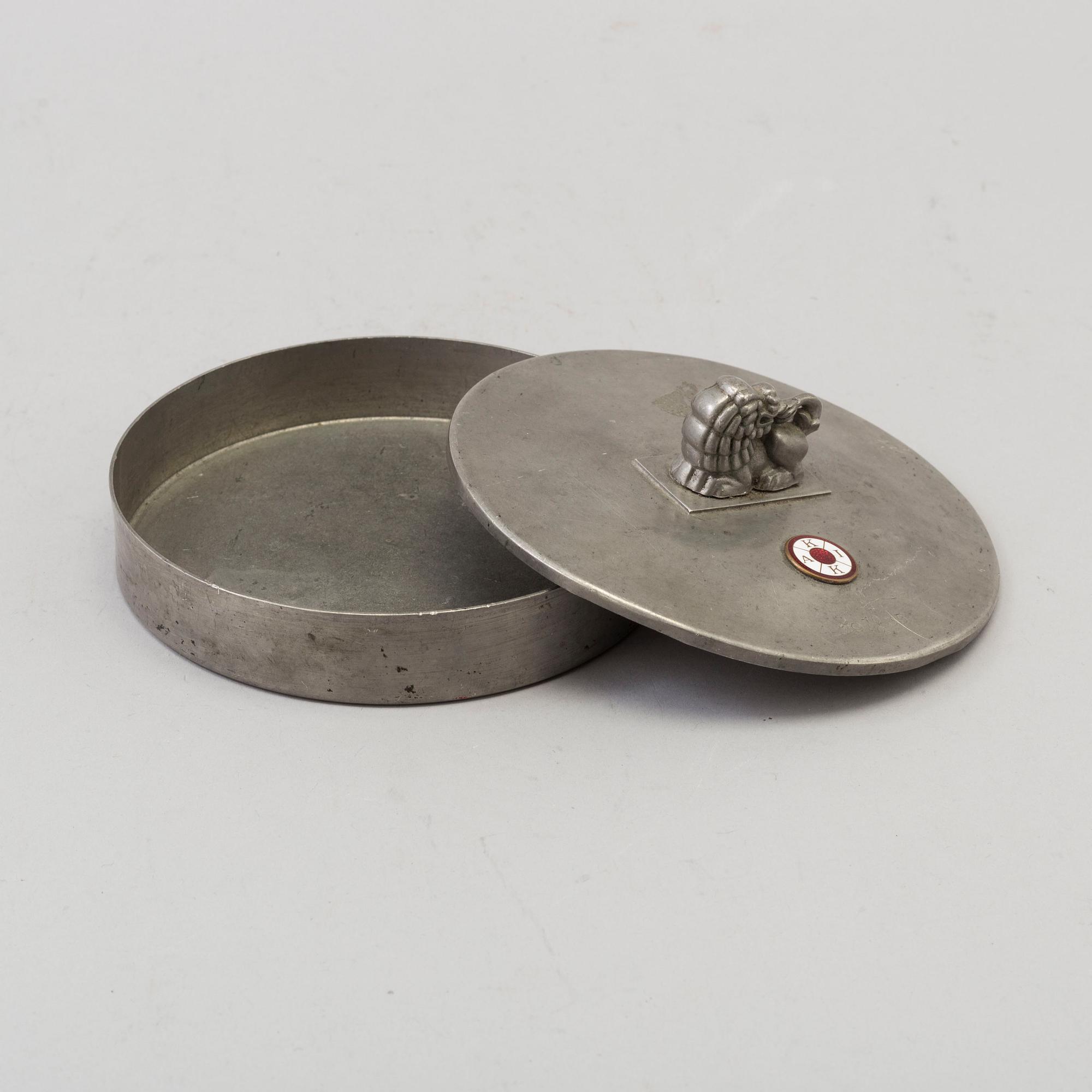 ANNA PETRUS, troligen. Ask med lock, tenn, CG Hallberg, Stockholm, 1934.