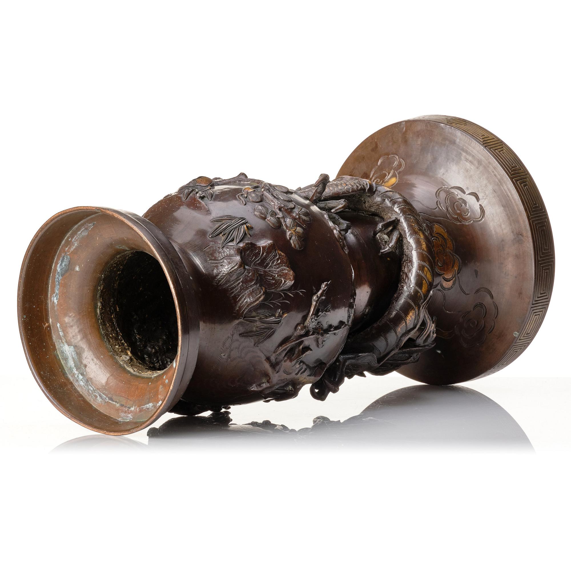 A large Japanese bronze vase, Meiji period (1868-1912).