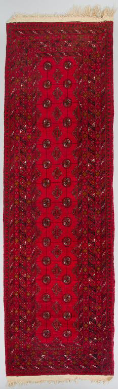 An Oriental runner, approx. 285 x 86 cm.