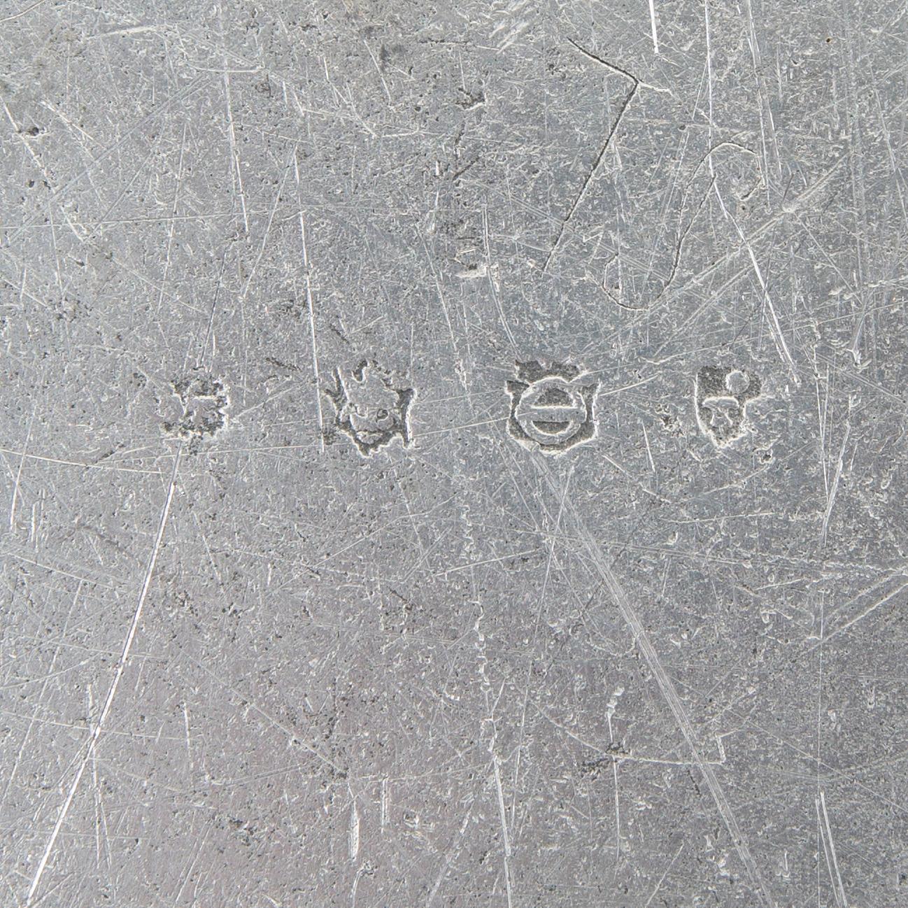 An English 18th/19th century pewter plate.