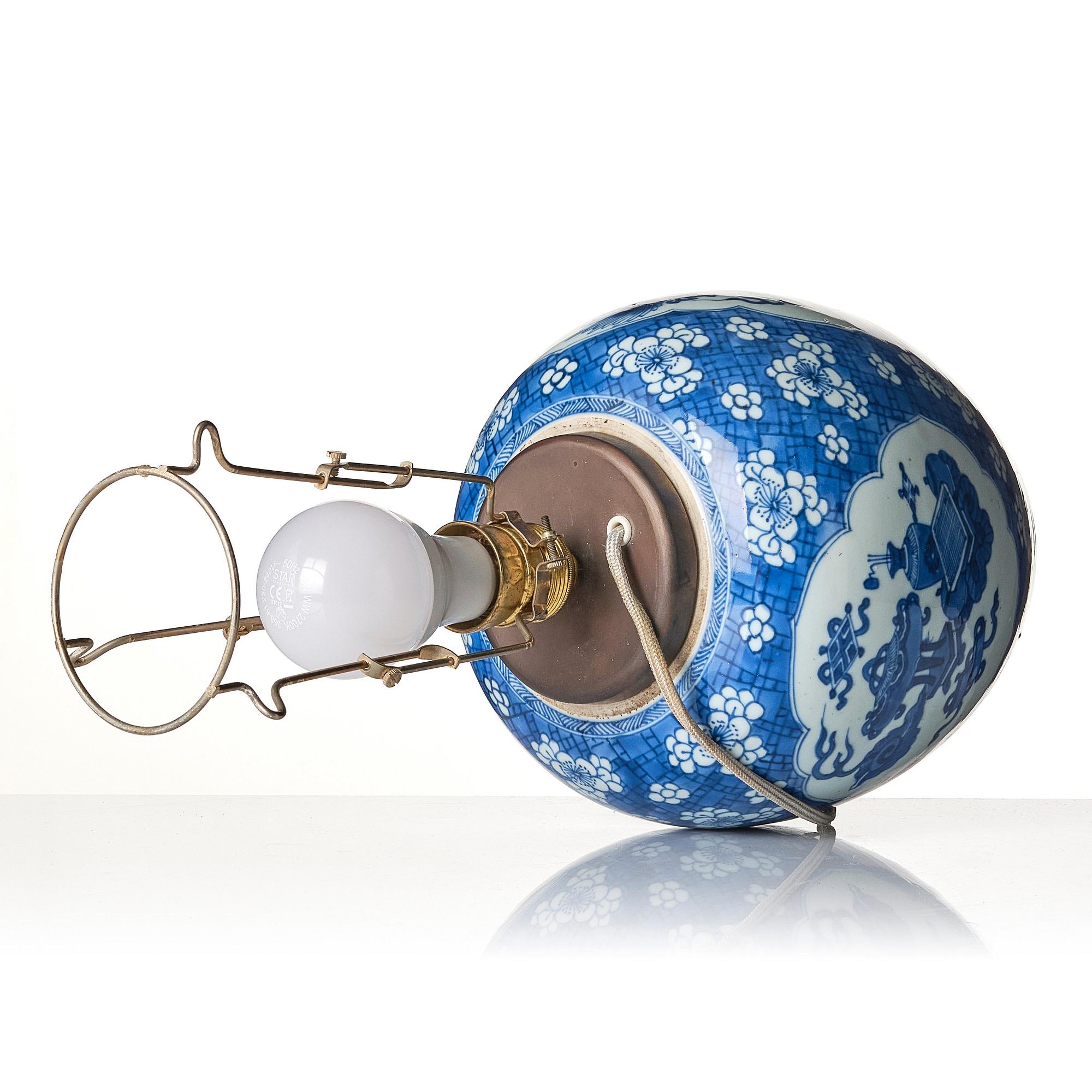 Kruka, porslin. Qingdynastin, Kangxi (1662-1722).
