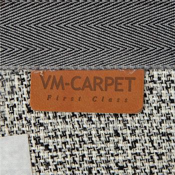 A CARPET, tufted, ca 200 x 140 cm.