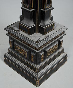 PIEDESTAL, nyrenässans, 1800-talets andra hälft.