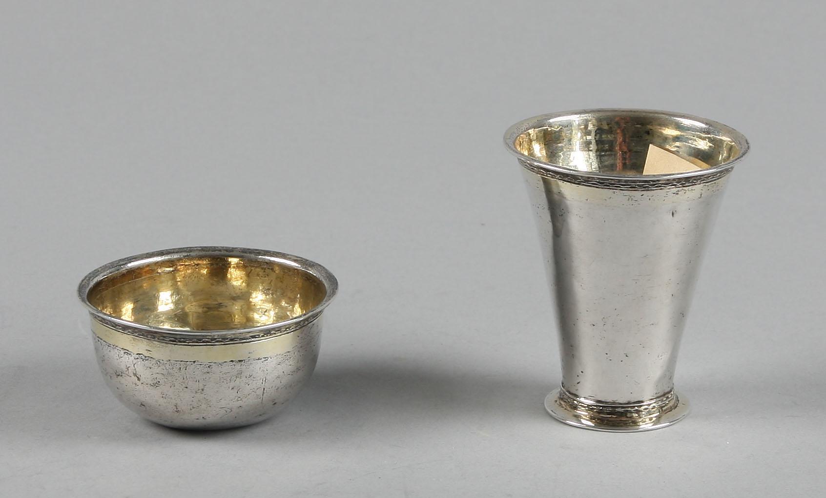 TUMLARE och BÄGARE, silver, Erik Wiberg, Borås, 1777 resp 1763. 48 g.