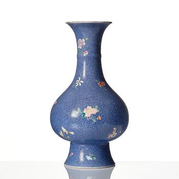 A famille rose sgrafitto vase, Qing dynasty, 19th Century with Qianlong mark.