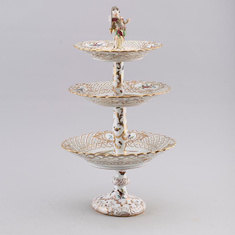 ETAGERE, porslin, Meissen, 1900-talets mitt.