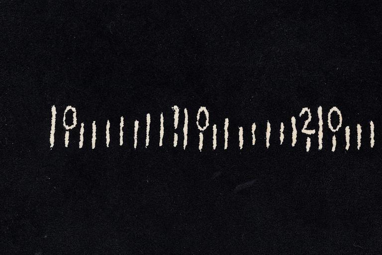 Eileen Gray, matta, "Centimètre", Black board rug, Handtuftad, 246,5 x 228,5 cm, Efter design av Eileen Gray.