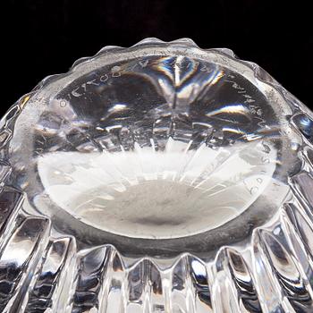 Aimo Okkolin, A cut crystal glass vase, bowl, model 6553, signed Aimo Okkolin Riihimäen Lasi oy.