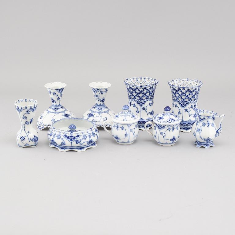 Nine pieces of porcelain tableware from Royal Copenhagen, model "Musselmalet", second half of the 20th century.