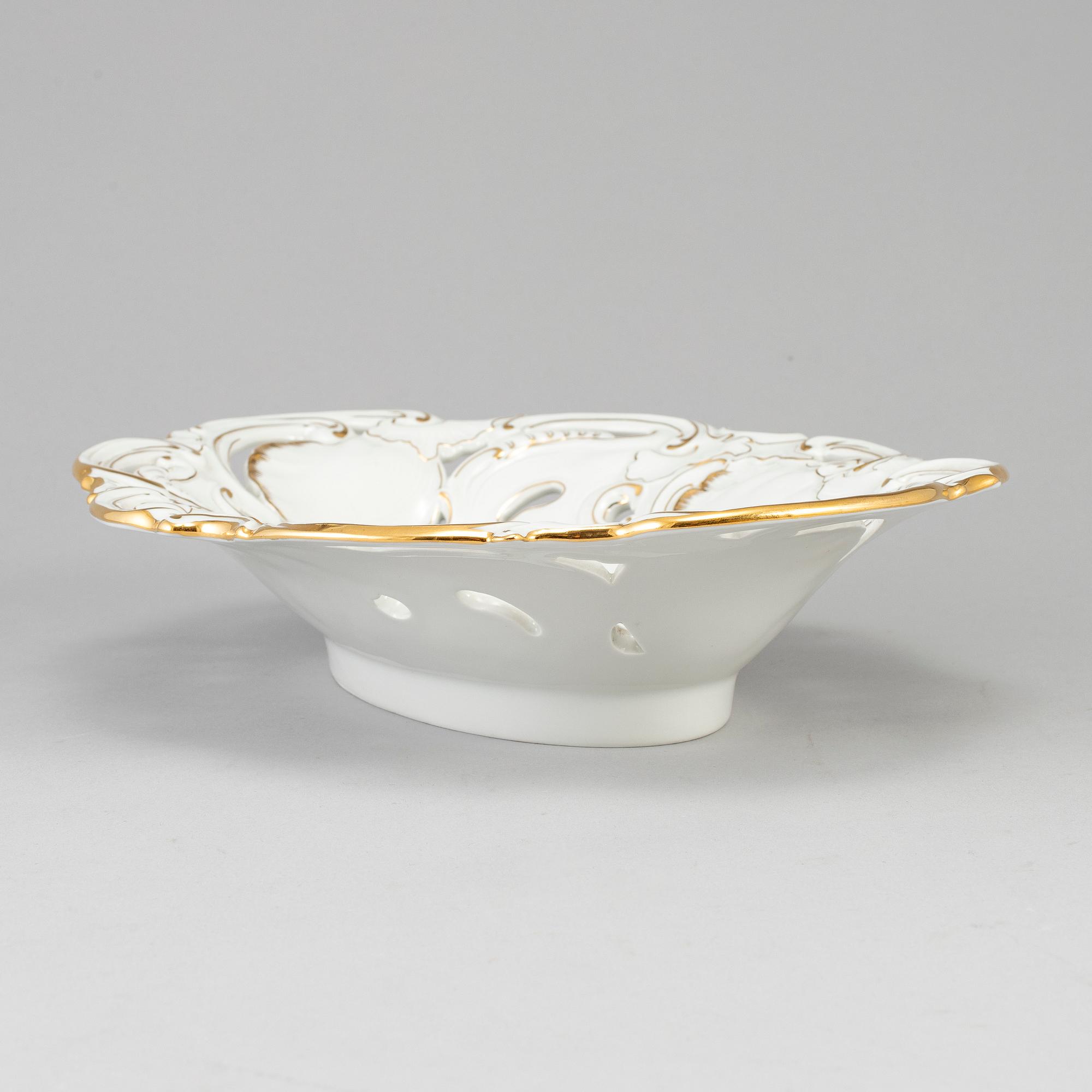 A Meissen porcelain serving dish, 20th century.