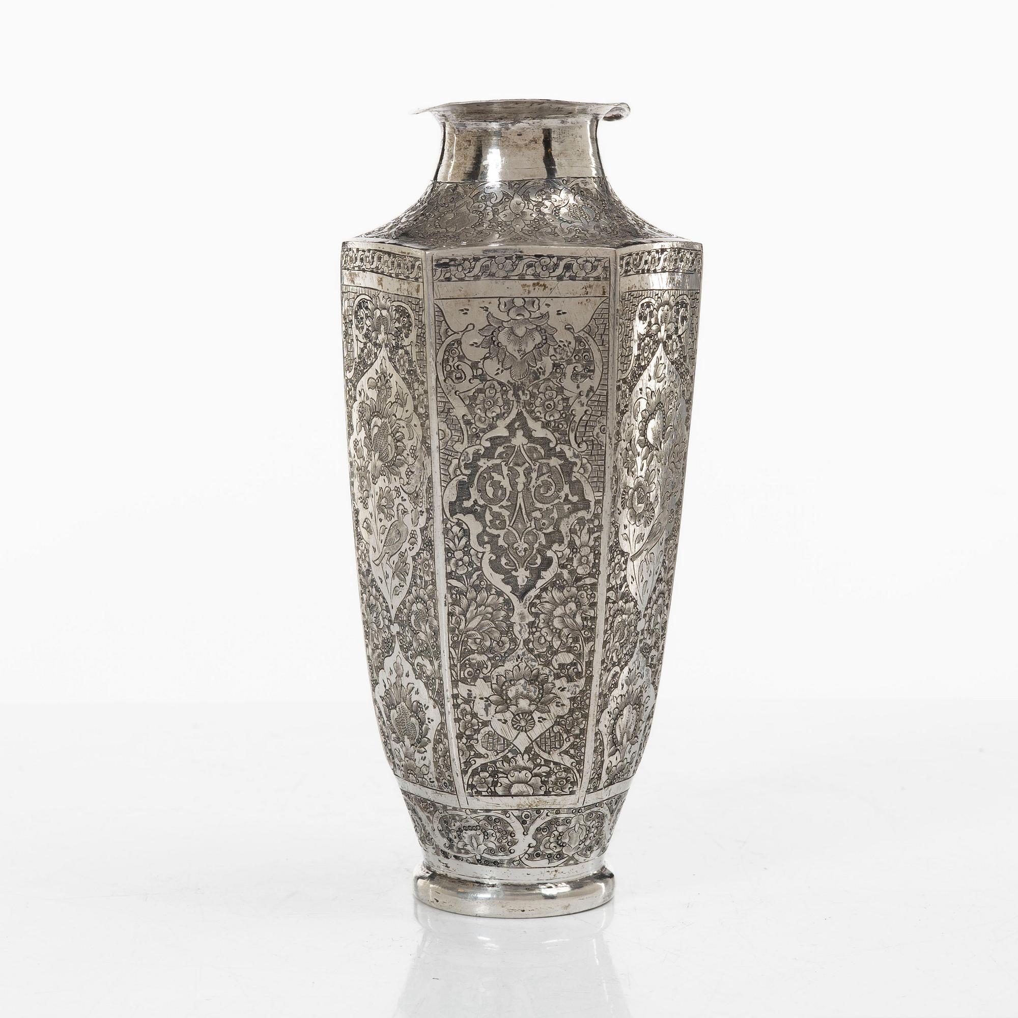 Vas, silver, Persien (Iran), Qajardynastin.