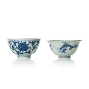 1043. Two blue and white bowls, Ming dynasty (1368-1644).