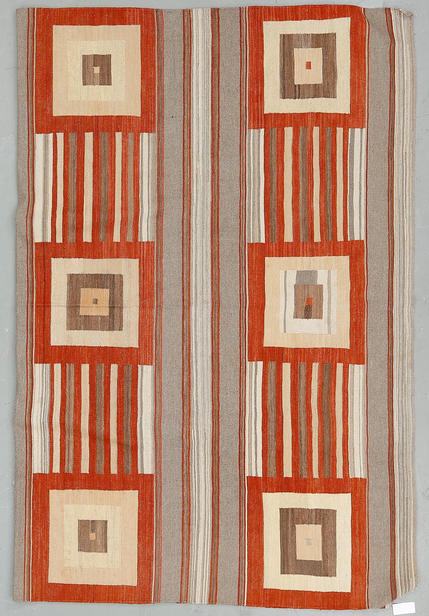 MATTA, Kelim, modern tillverkning. Ca 328x252 cm.