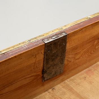 BYRÅ, sengustaviansk, omkring 1800.