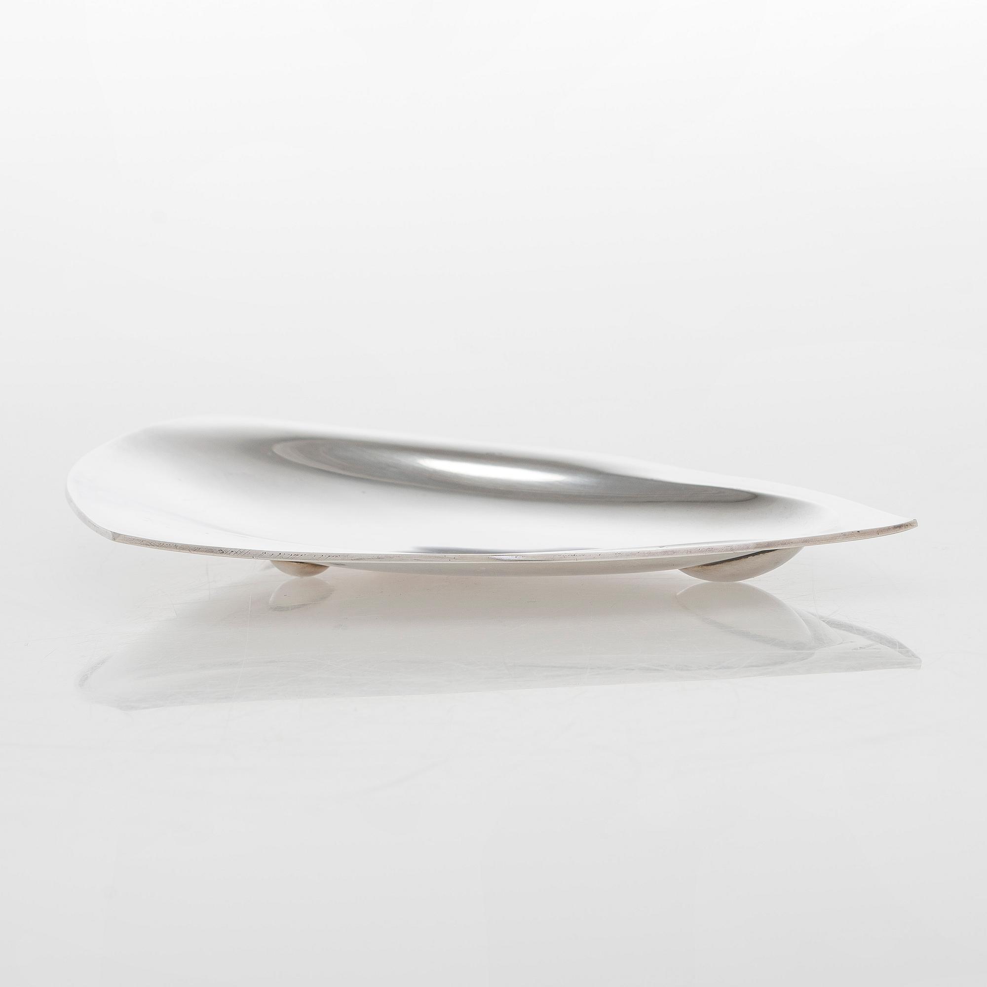 Tapio Wirkkala, A silver dish and letter knife, Kultakeskus Hämeenlinna 1960 and 1964.