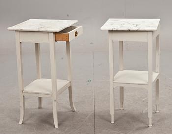 SÄNGBORD, ett par snarlika, 1900-tal.