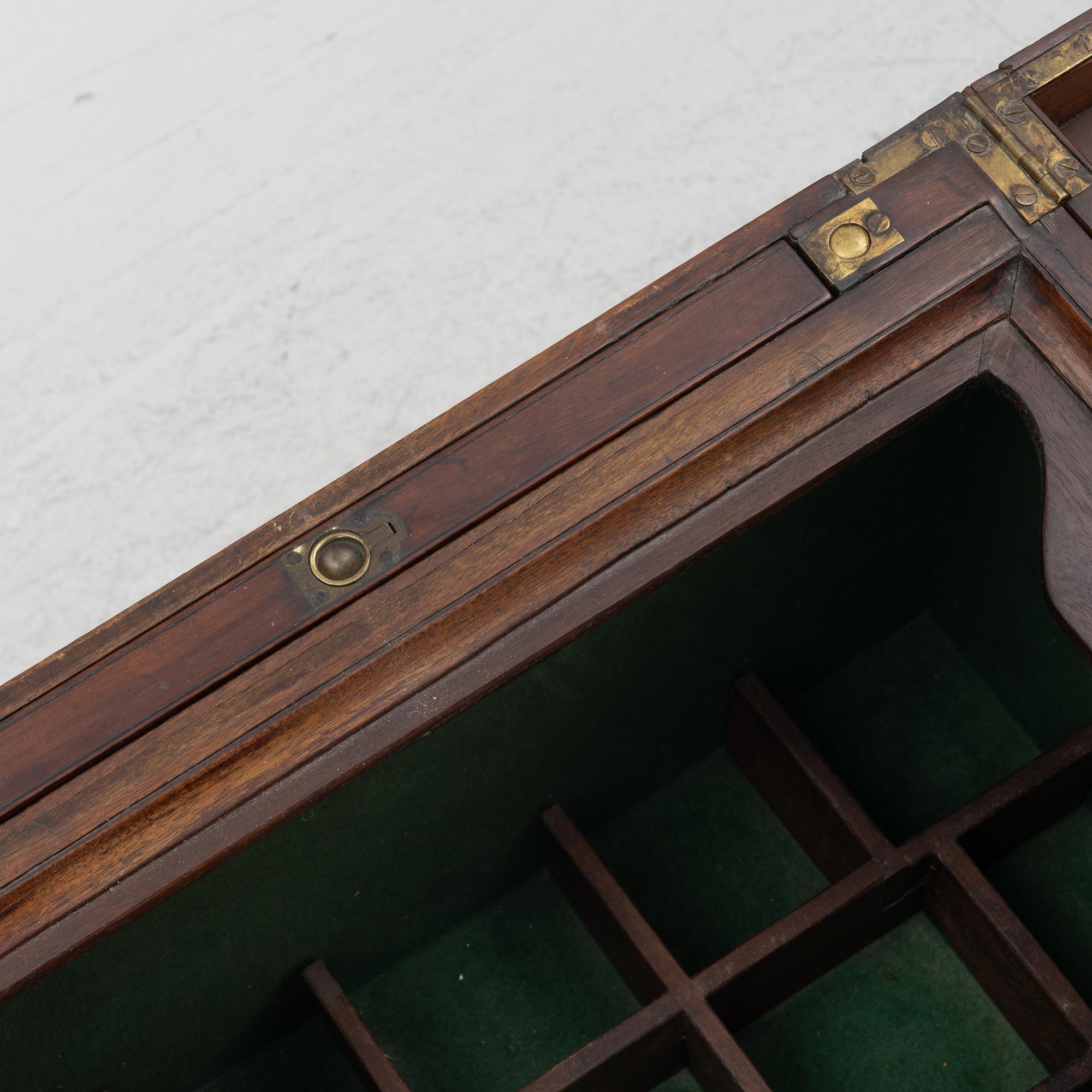 Washbasin, England, circa 1800.