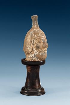 1452. A figure of a warrior´s head, Han dynasty (206 BC-221 AD).
