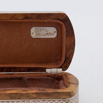 A reindeer horn knife in box by Bertil Fällman, dated 1996.