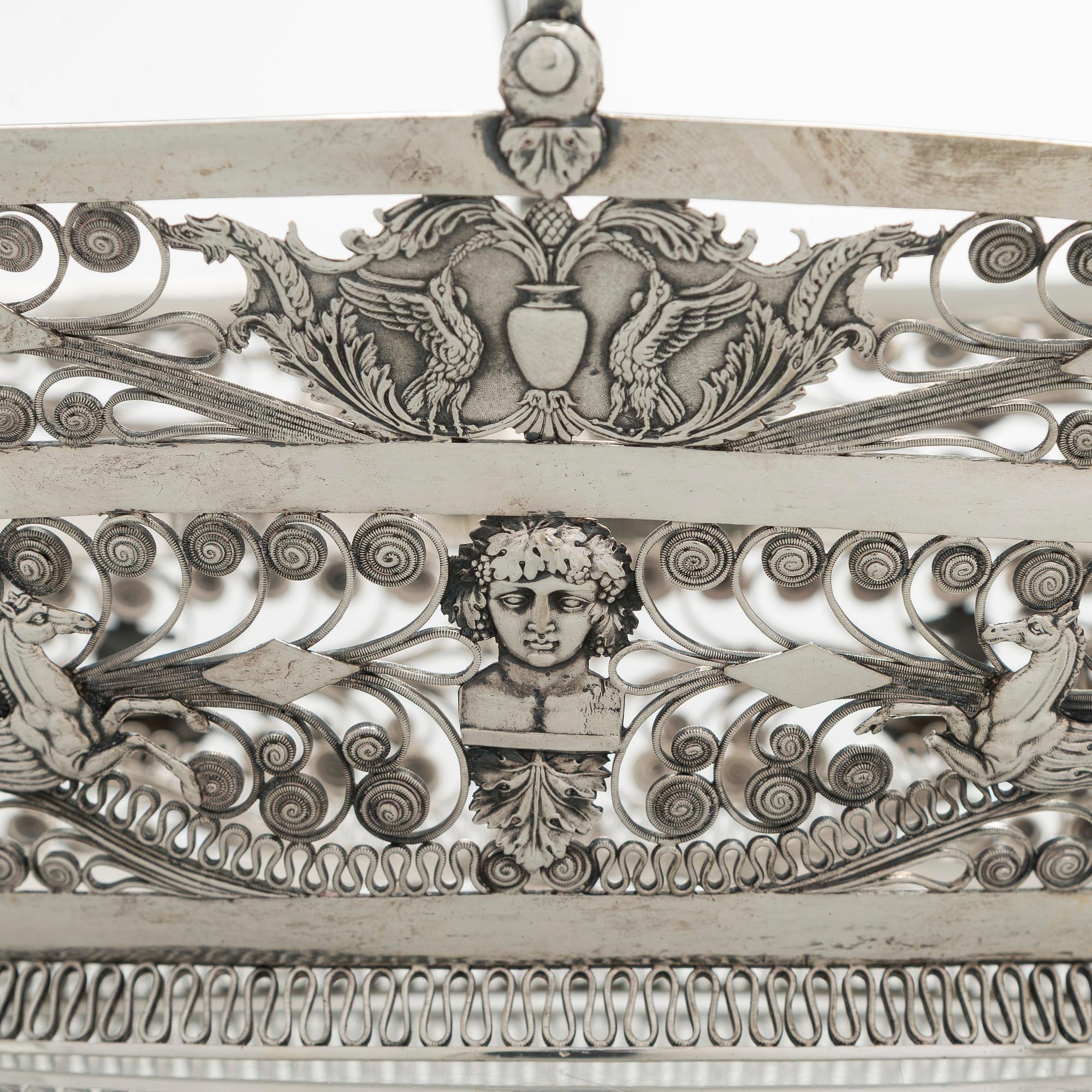 Fruktskål, silver, oidentifierad mästarstämpel FFG, åldermannaranka. Empir.