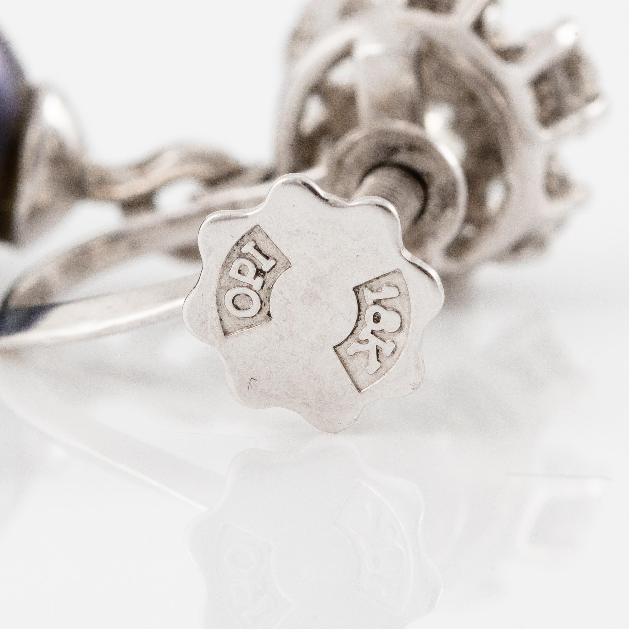 A pair of earrings in 18K white gold with cultured pearls and round brilliant-cut diamonds.