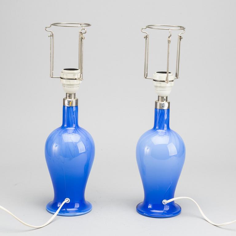 A PAIR OF GLASS TABLE LAMPS FROM ROYAL COPENHAGEN.