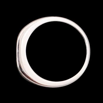 RING, 18 k vitguld, rubin. Total vikt ca 20 g.