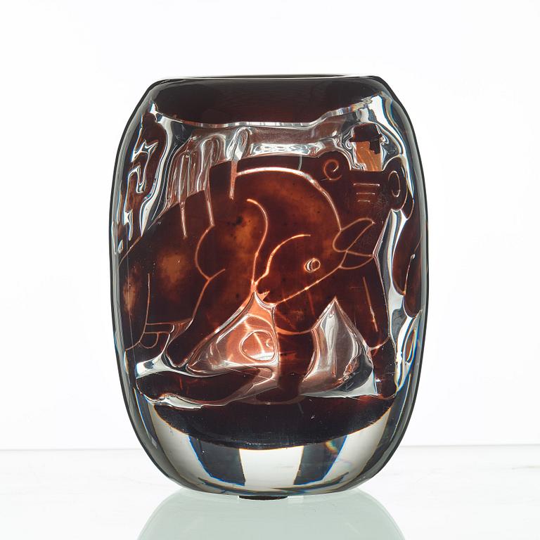 Edvin Öhrström, An Edvin Öhrström 'Ariel' glass vase, Orrefors, Sweden 1937.