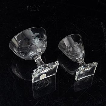 Elis Bergh, glasservis, 59 delar, "Fiskfjäll", Kosta Boda.