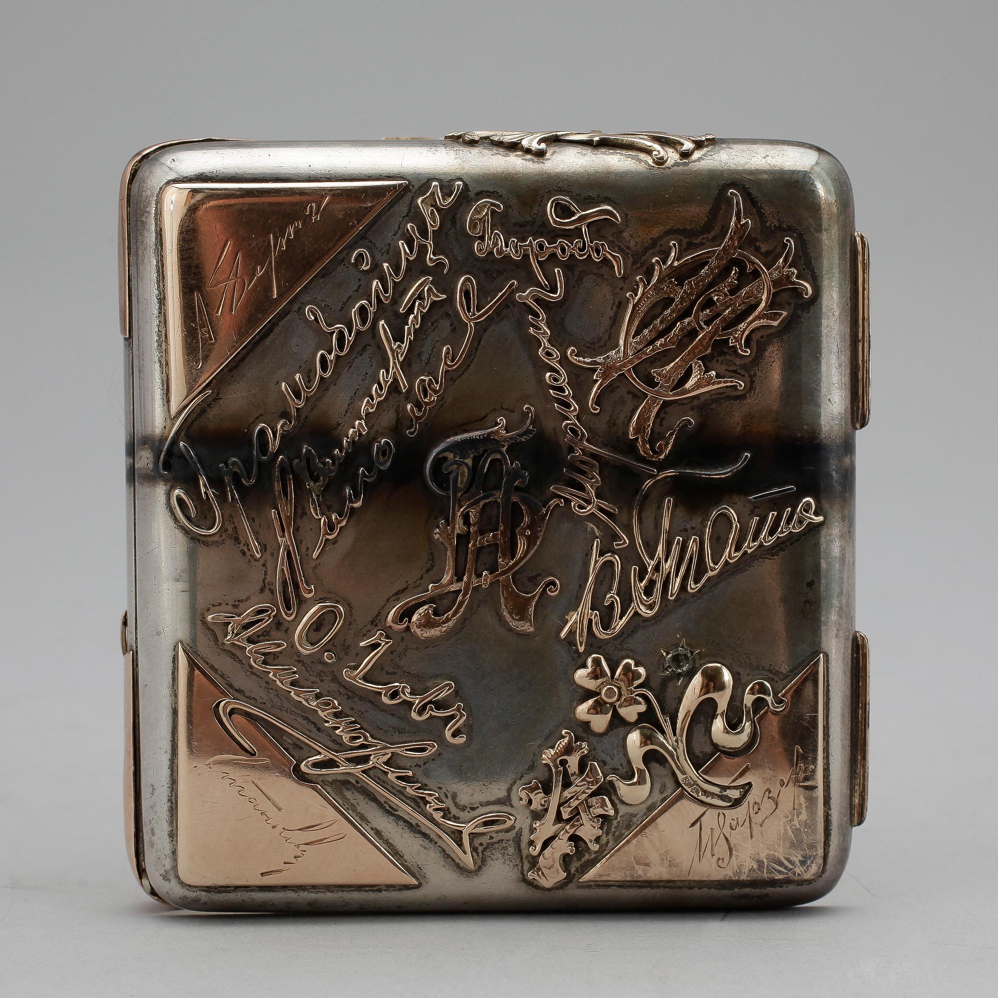 CIGARETTETUI, silver med detaljer av guld, Moskva, sekelskifte 1800/1900. Total vikt ca 232 g.