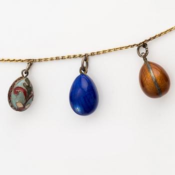 Collier med smyckesägg, 14K guld och metall.