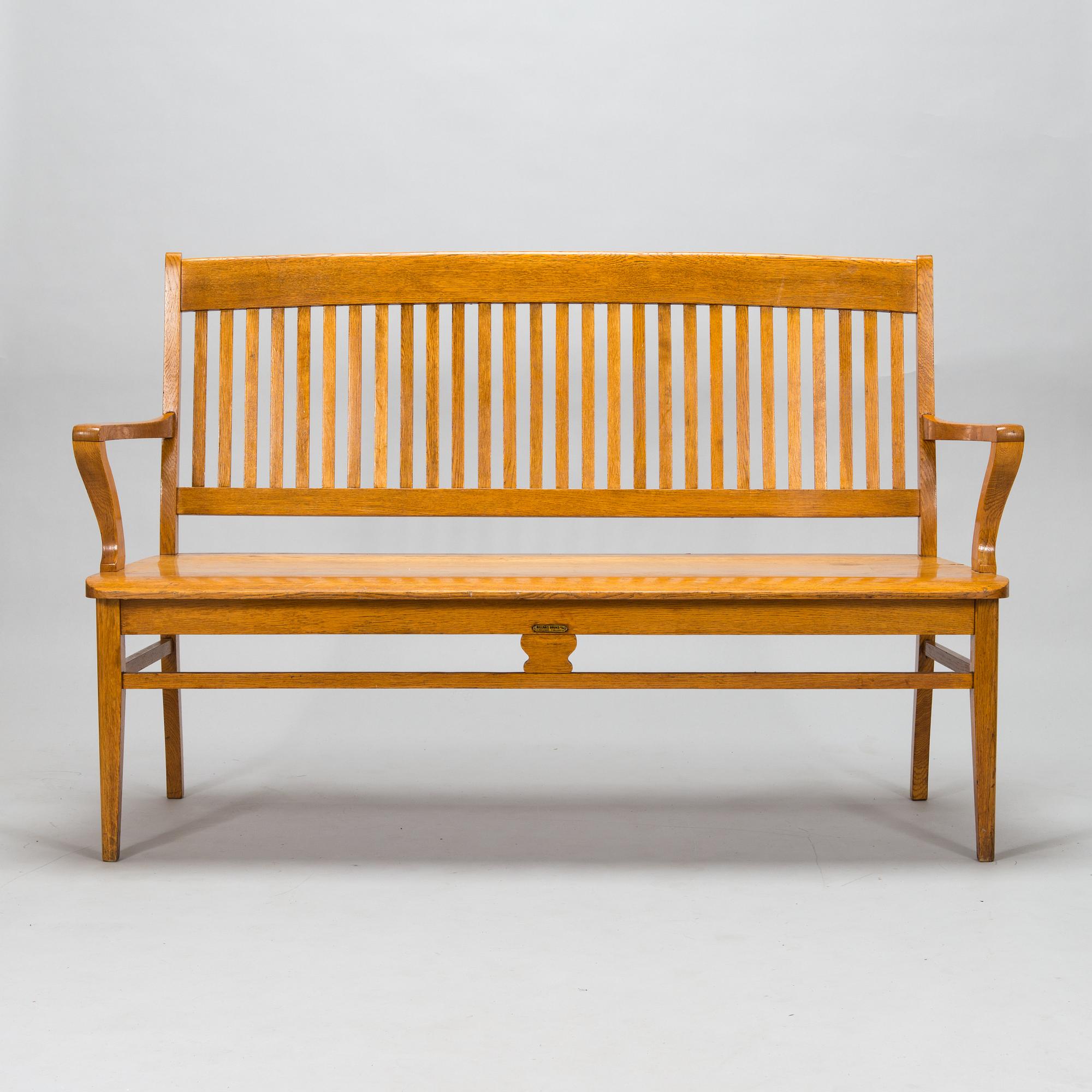 An early 20th century sofa for Billnäs.