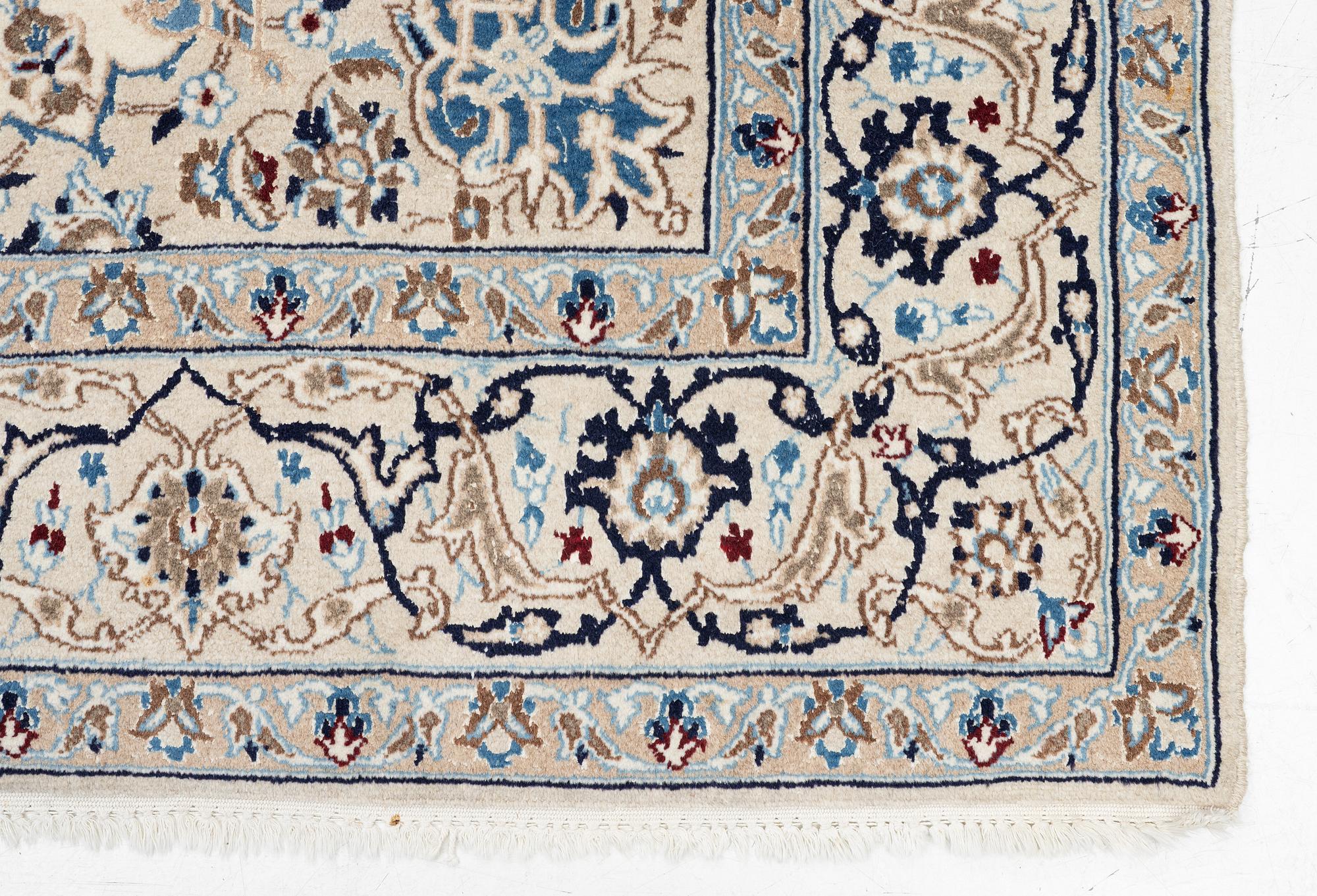 Carpet, Nain approx. 255 x 162 cm.