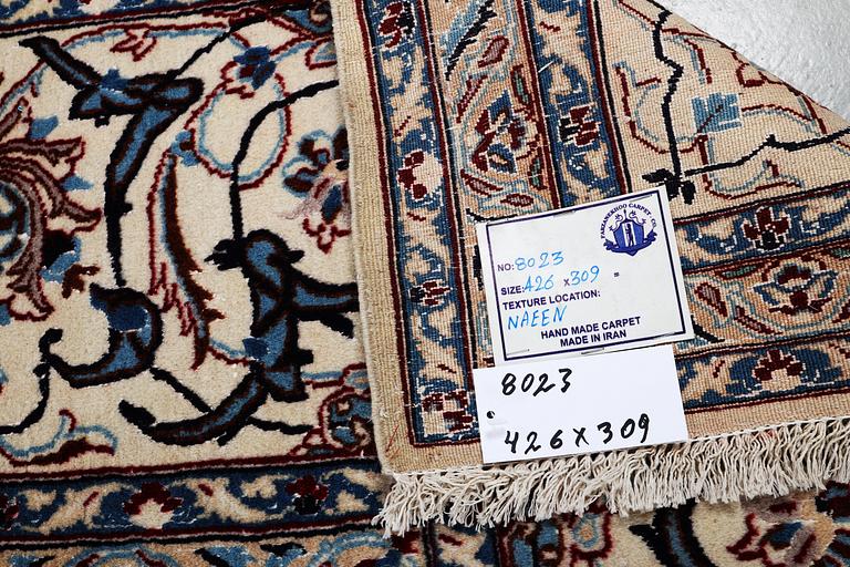 A carpet, Nain, part silk, ca 426 x 309 cm.