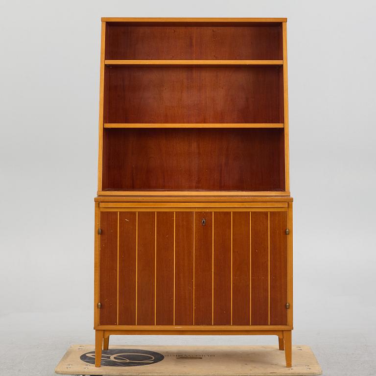 Bokhylla med underskåp, 1960-tal.