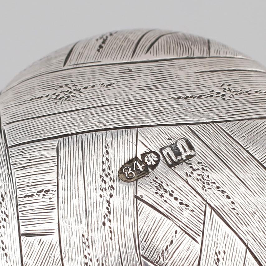 FICKPLUNTA, silver, S:t Petersburg, 1800-/1900. Vikt ca 224 g.