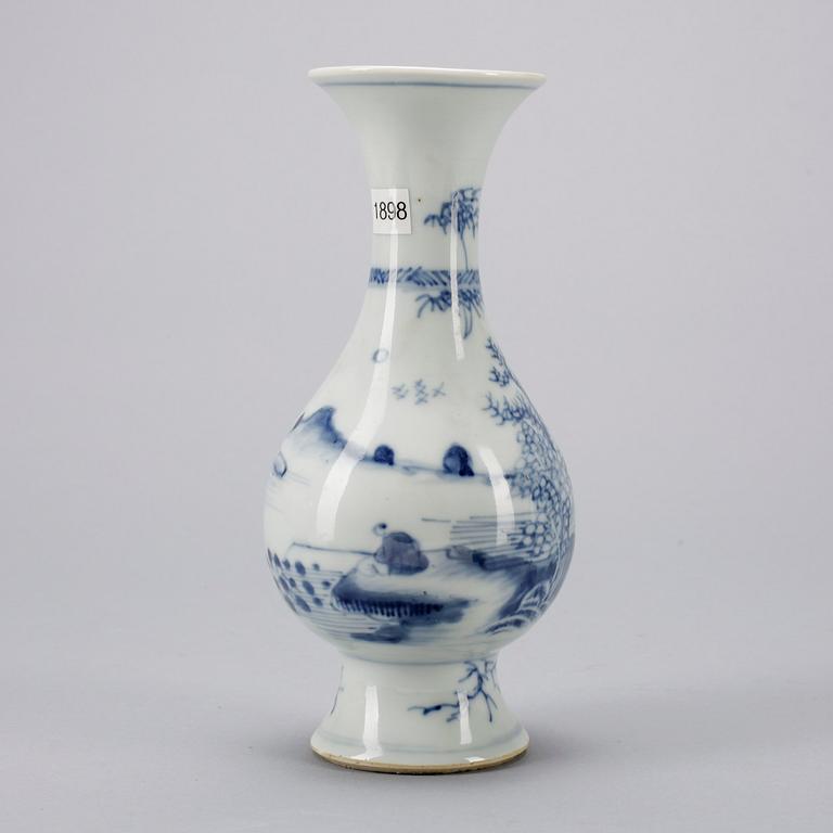 VAS, porslin. Qing dynastin.