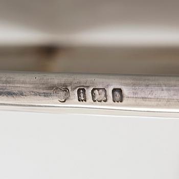 Tarjotin, sterlinghopeaa, Lontoo 1924.