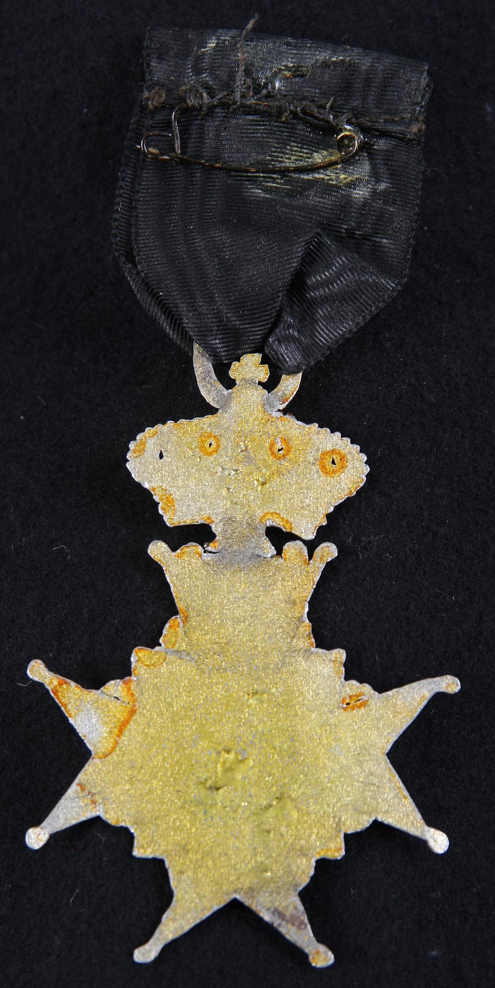MEDALJER, 4 st delvis silver, bl. a. Pro Dania och Röda Korsets silvermedalj.