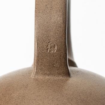 Two Chinese yixing teapots attributed to Gao Jianfang (b. 1956), China 1980s.