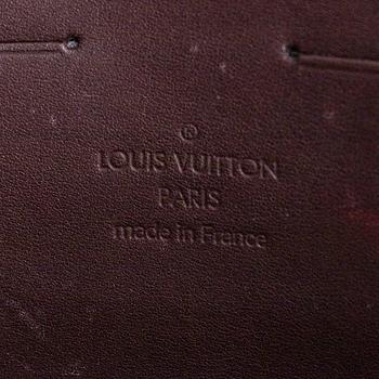 Louis Vuitton, a "Sunset Boulevard" bag.