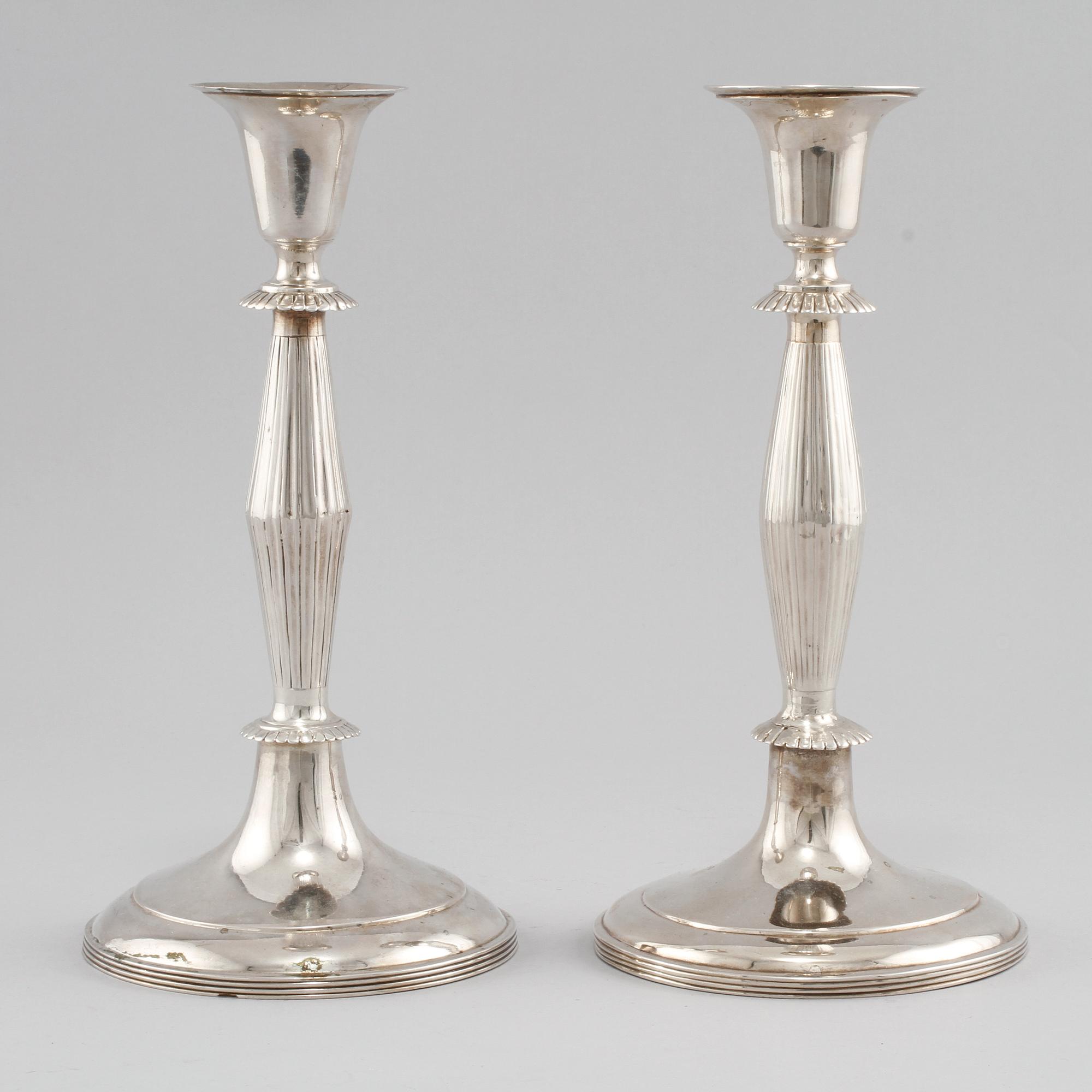 LJUSSTAKAR, ett par snarlika, silver, delvis Budapest, 1826 samt 1900-tal. Vikt ca 333 g.