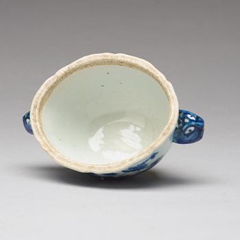 A blue and white butter tureen with cover and stand, Qing dynasty, Qianlong (1736-95).