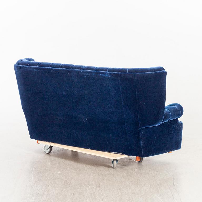 An Wade Upholstry Long Eaton sofa and Armchair, 1970/80:s Enland.
