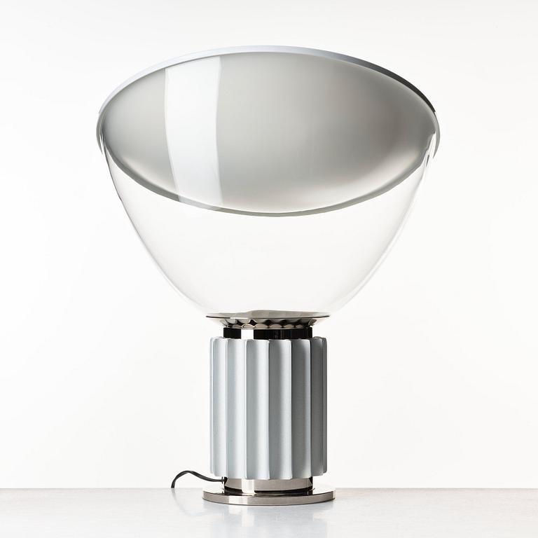 Achille Castiglioni, & Pier Giacomo Castiglioni, bordslampor 1 par, "Taccia", Flos, Italien efter 1962.