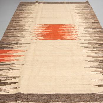 A PERSIAN FLATWEAVE, 305 x 202 cm.
