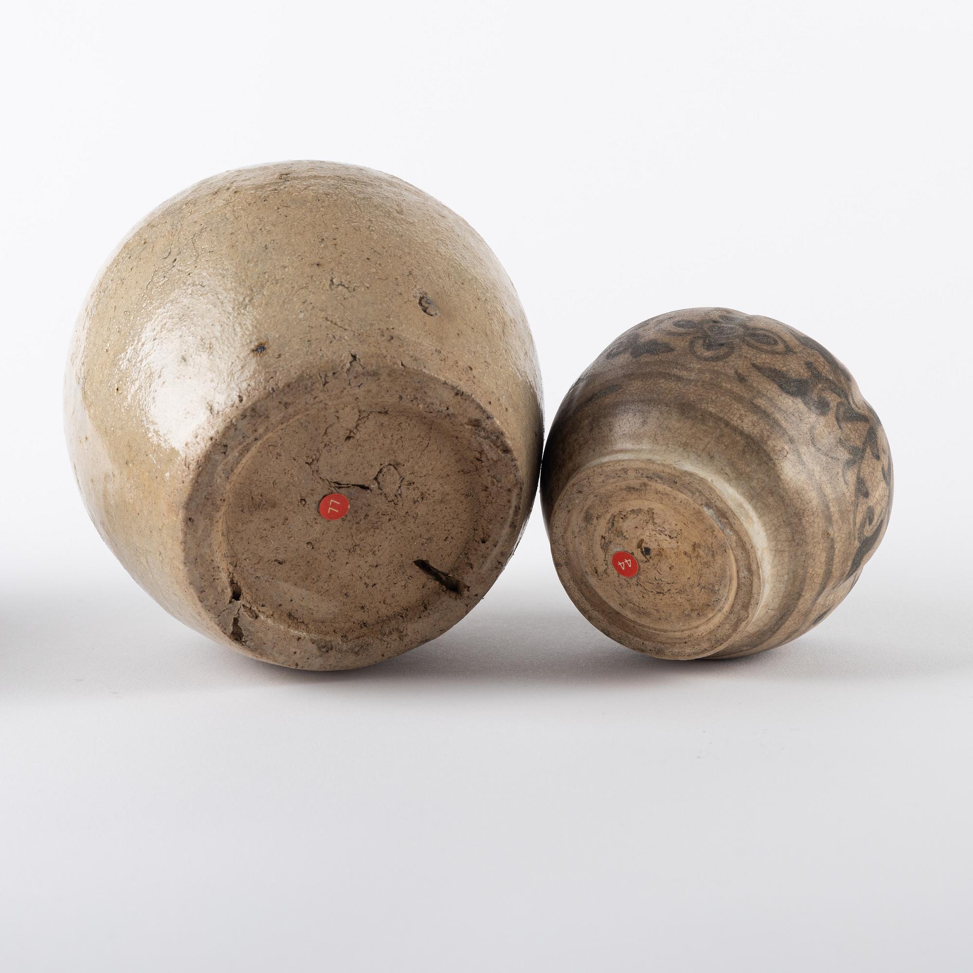 A bowl and two jars, South East Asia, 15th/17th Century.
